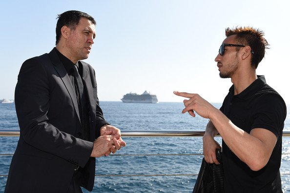Hakan Şükür im Gespräch an der Uferpromenade von Monte-Carlo